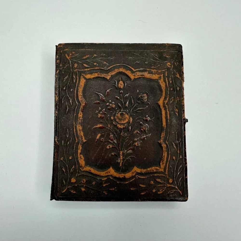 Antique Daguerreotype Photograph 1/9th Plate Victorian Woman Book Leather Case - Picture 3 of 14
